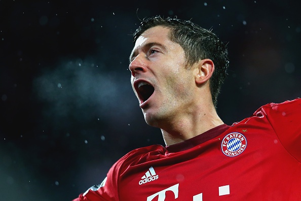 Lewandowski lap cu dup giup Bayern thang Augsburg 3-1 hinh anh