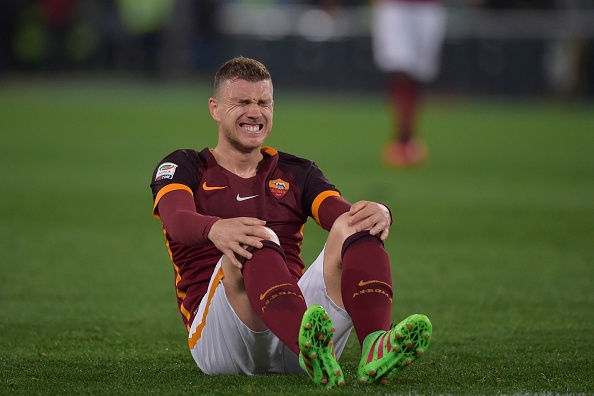 Pha bo lo kho tin tu khoang cach 1 m cua Dzeko hinh anh