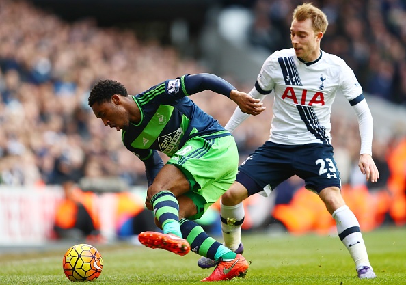 Tottenham ap sat ngoi dau sau chien thang Swansea hinh anh