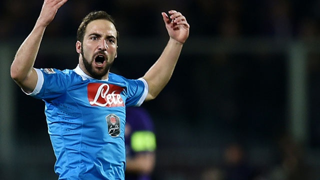 Higuain ghi ban sau khi giao bong 8 giay hinh anh
