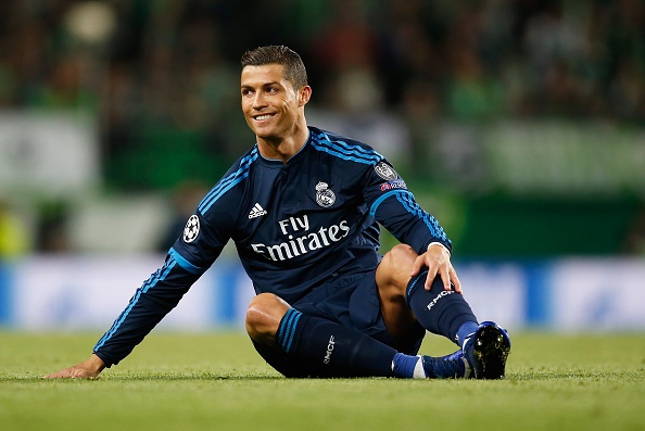 Ronaldo bat luc truoc hang phong ngu Wolfsburg hinh anh