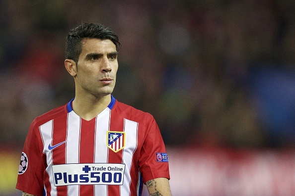 Pha bong cham tay gay tranh cai cua cau thu Atletico Madrid hinh anh