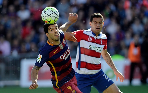 Nhung pha bong an tuong nhat mua giai cua Suarez hinh anh