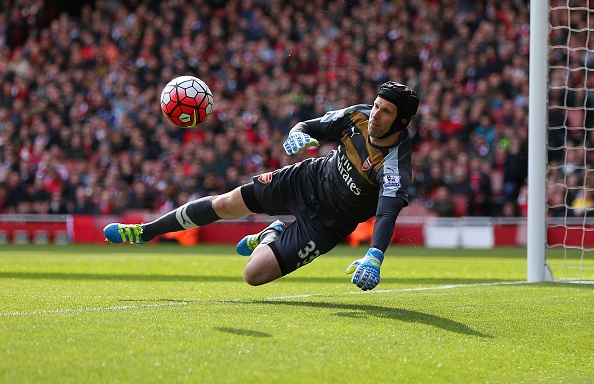 Petr Cech cuu thua hay nhat Ngoai hang Anh 2015/16 hinh anh
