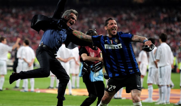 Mourinho va nhung man an mung qua khich cua cac HLV hinh anh