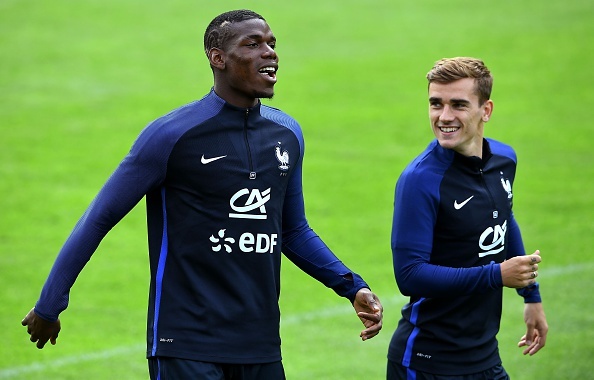 Pogba choi bong ngau hung cung Griezmann hinh anh