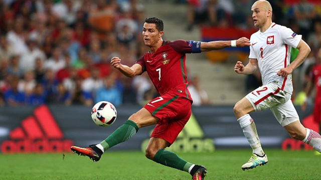 Man trinh dien cua Ronaldo truoc Ba Lan hinh anh