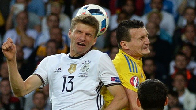 Pha bong hai huoc dang quen trong su nghiep cua Mueller hinh anh