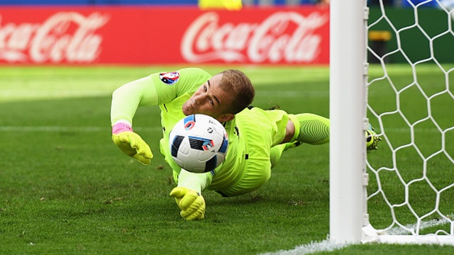 Bale sut phat ha guc Joe Hart hinh anh