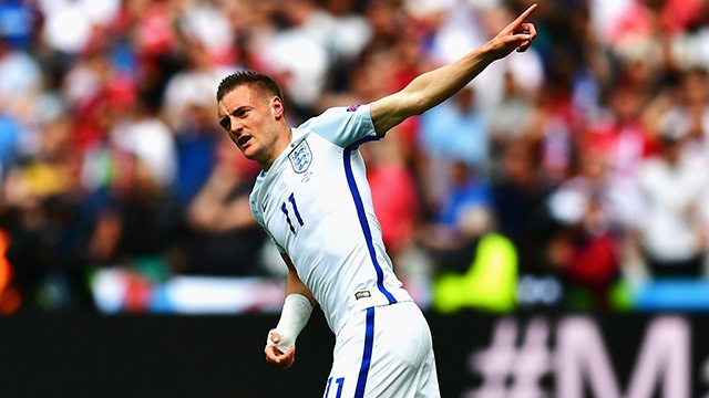 Ban thang gay tranh cai cua Vardy hinh anh