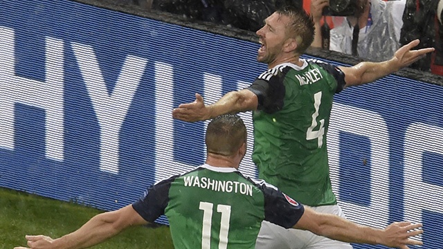 Video chien thang lich su cua Bac Ireland truoc Ukraine hinh anh