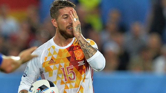 Trong tai mac sai lam trong pha sut 11 m cua Ramos hinh anh