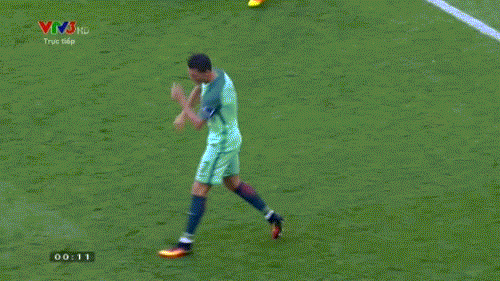 Ronaldo hai lan noi dien voi Nani hinh anh