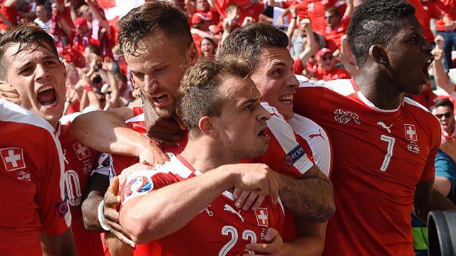 Top 5 ban thang dep vong 1/8 Euro 2016 hinh anh