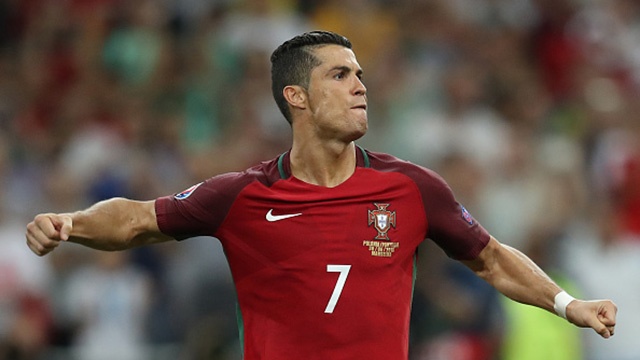 Loat sut 11 m giua Bo Dao Nha vs Ba Lan hinh anh