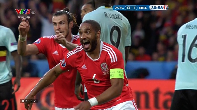 Pha danh dau hiem hoc go hoa cho Wales cua Ashley Williams hinh anh