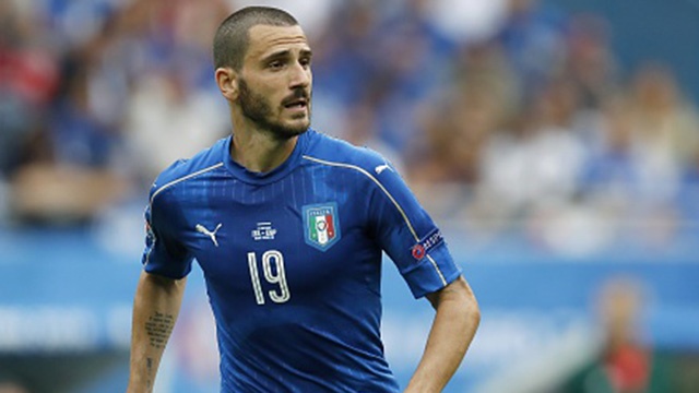 Bonucci go hoa cho Italy sau pha sut 11 m hinh anh