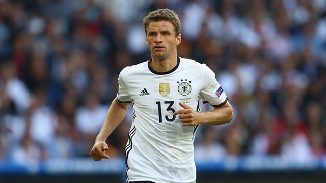 Pha cuu thua truoc vach voi cua hau ve Italy hinh anh