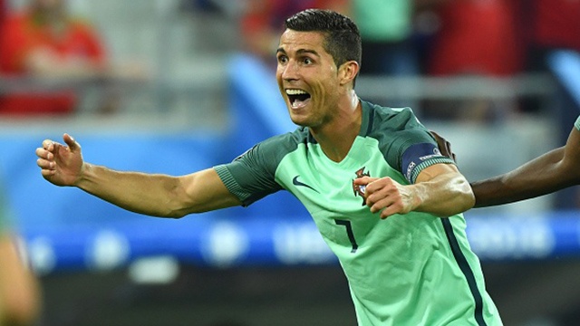 Man trinh dien xuat sac cua Ronaldo truoc Xu Wales hinh anh