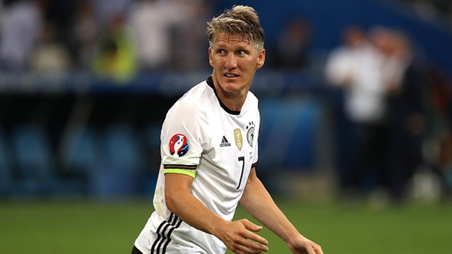 Schweinsteiger mac sai lam khien Duc nhan ban thua hinh anh