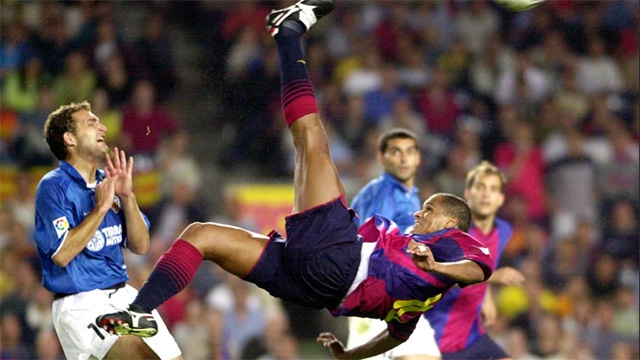 10 pha xe dap chong nguoc hay nhat lich su Barcelona hinh anh