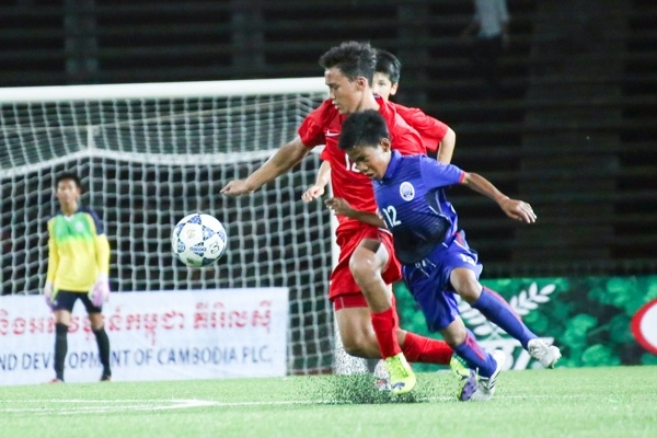 Video bong da ban ket U16 Campuchia vs U16 Viet Nam hinh anh