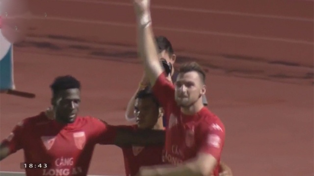 Video ban thang giup DTLA bang diem HAGL hinh anh