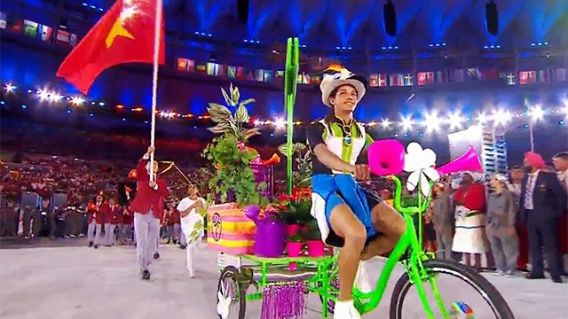 Quoc ky Viet Nam tung bay tai le khai mac Olympic Rio 2016 hinh anh