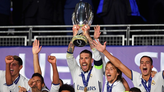 Khoanh khac nang cup vo dich cua Real Madrid hinh anh