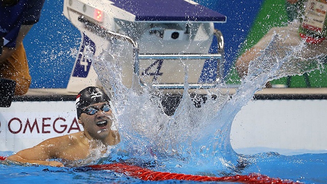 Schooling vuot qua Michael Phelps gianh HCV 100 m boi buom hinh anh