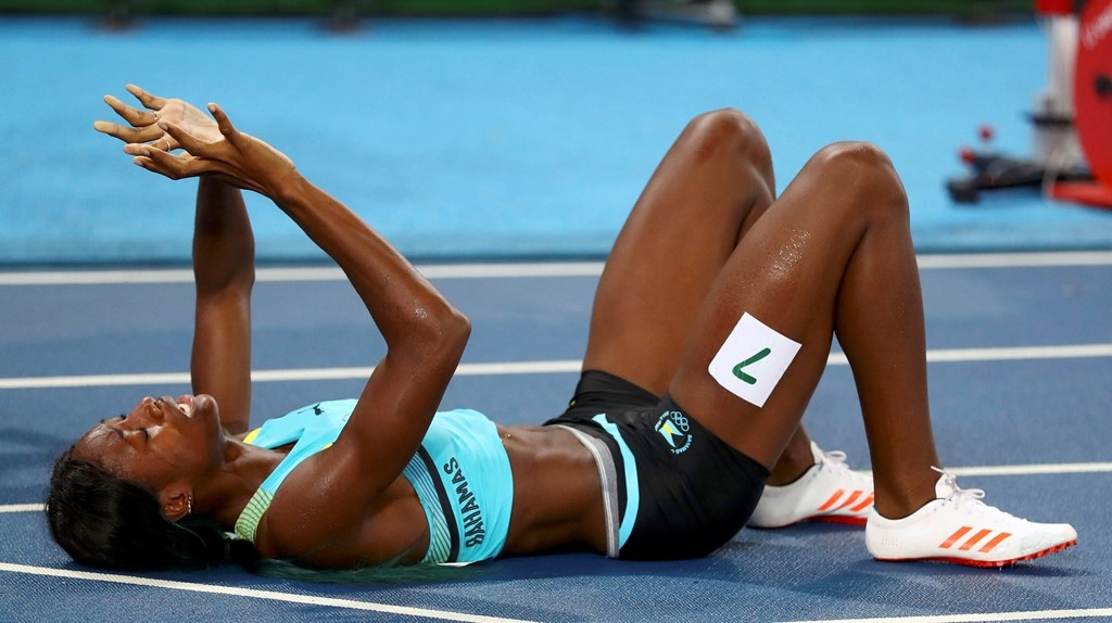 Nu VDV nga tren vach dich gianh HCV Olympic hinh anh