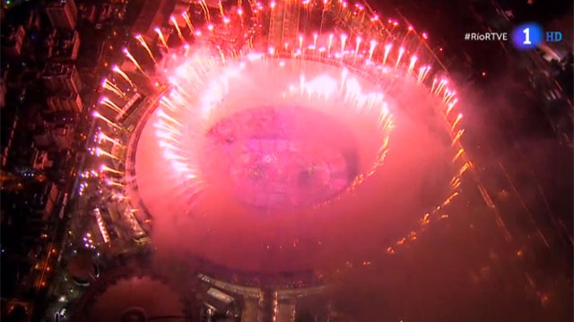 Man phao hoa ruc ro khep lai Olympic Rio 2016 hinh anh