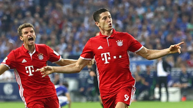 Lewandowski ghi ban giup Bayern vuot qua Schalke 04 hinh anh