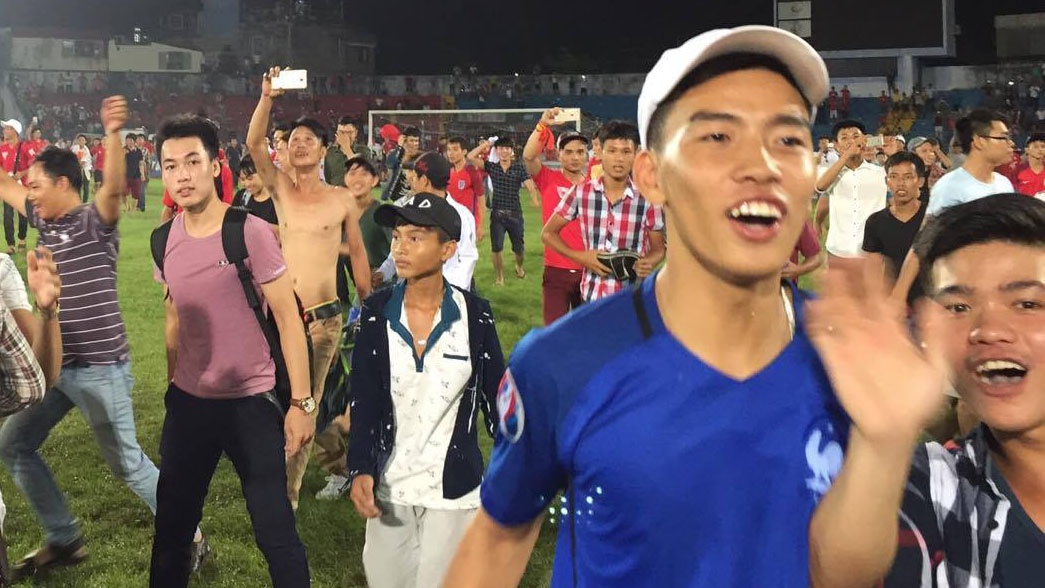 CDV Hai Phong tran xuong san ho vang doi nha vo dich hinh anh