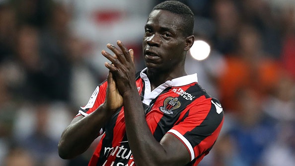 Balotelli ghi ban sau cu cua long dep mat hinh anh