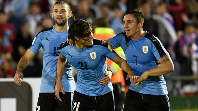 Cavani lap cu dup giup Uruguay tiep tuc dan dau hinh anh