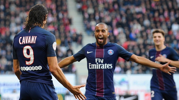 Cavani lap cong giup PSG ap sat Nice hinh anh