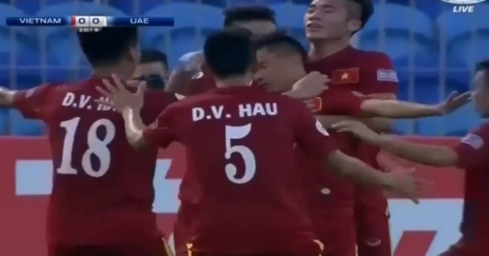 Minh Di ghi ban dep mat mo ty so cho U19 Viet Nam hinh anh