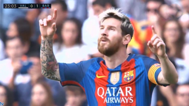 Tinh huong ghi ban gay tranh cai cua Messi hinh anh