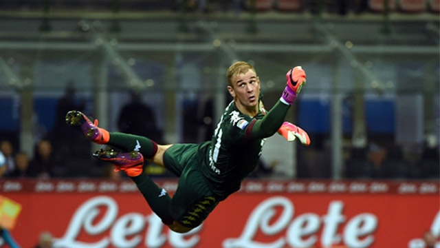 HLV lac dau ngao ngan sau sai lam cua Joe Hart hinh anh