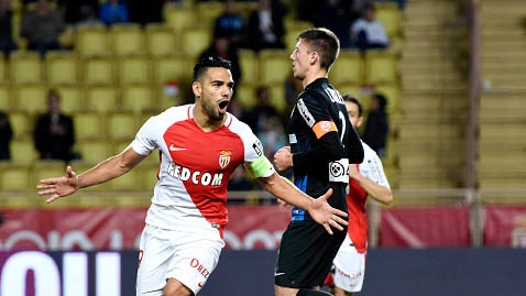 Falcao lap cu dup giup AS Monaco thang 6 sao hinh anh