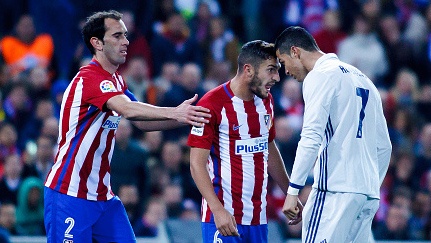 Nhung pha bong CR7 lam kho hang thu Atletico Madrid hinh anh