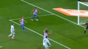 Oblak cuu thua xuat than sau pha danh dau cua Ronaldo hinh anh