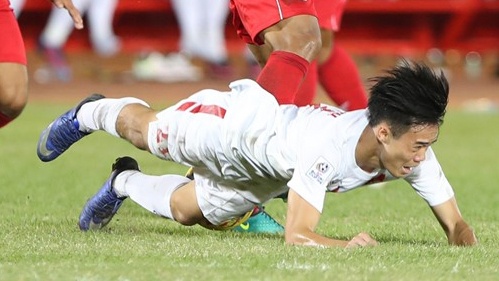 Video nhung pha da ran cua Myanmar voi cau thu Viet Nam hinh anh