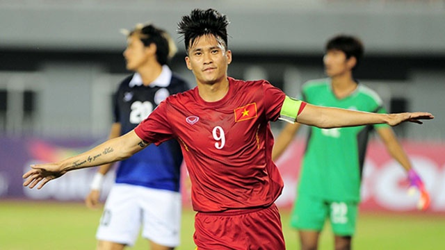 Cong Vinh ghi ban sau duong chuyen cua Van Toan hinh anh