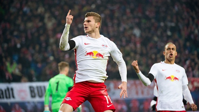 Doi bong bi ghet nhat nuoc Duc tiep tuc bay cao hinh anh