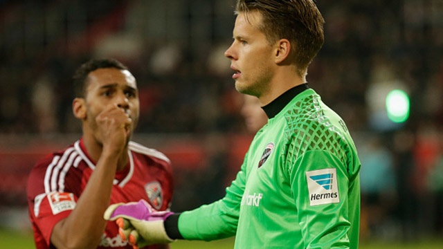 Doi bong bi ghet nhat nuoc Duc thua tran dau tien hinh anh