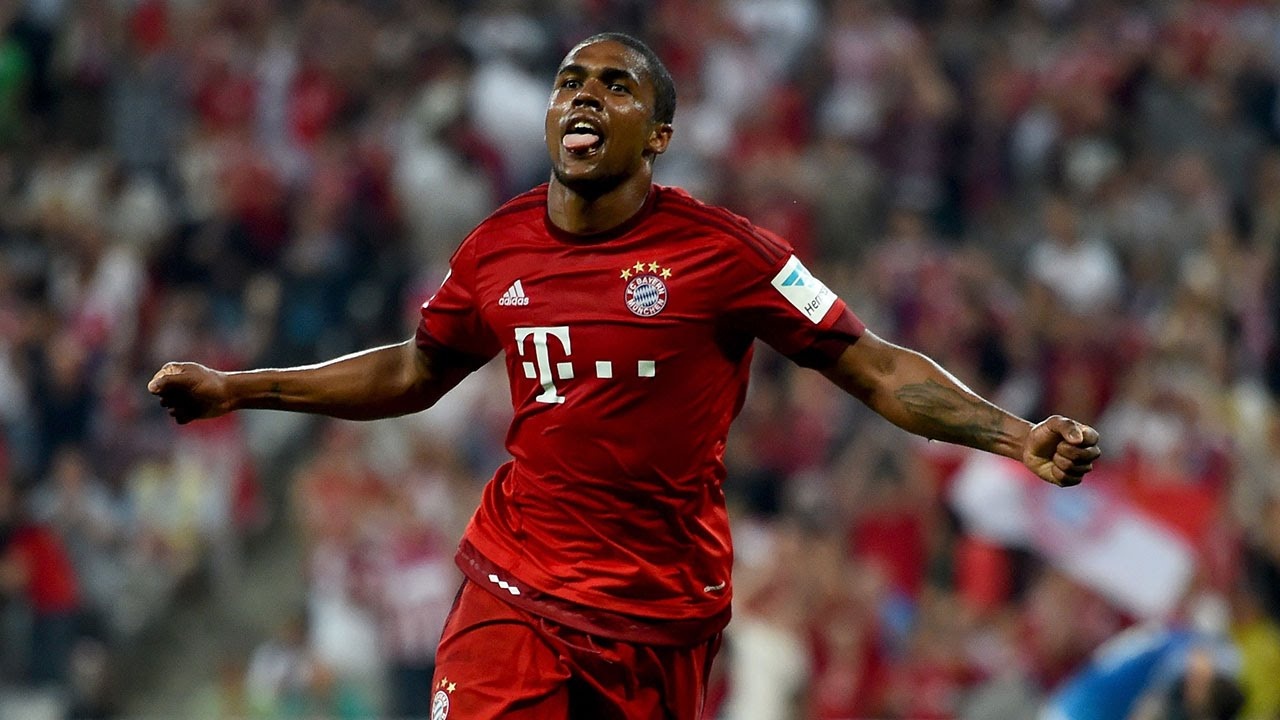 Sieu pham khong the can pha cua Douglas Costa hinh anh