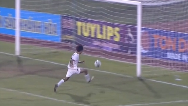 Video sai lam ngo ngan cua thu mon U21 Viet Nam hinh anh