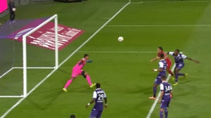 10 pha cuu thua hay nhat luot di Ligue 1 hinh anh